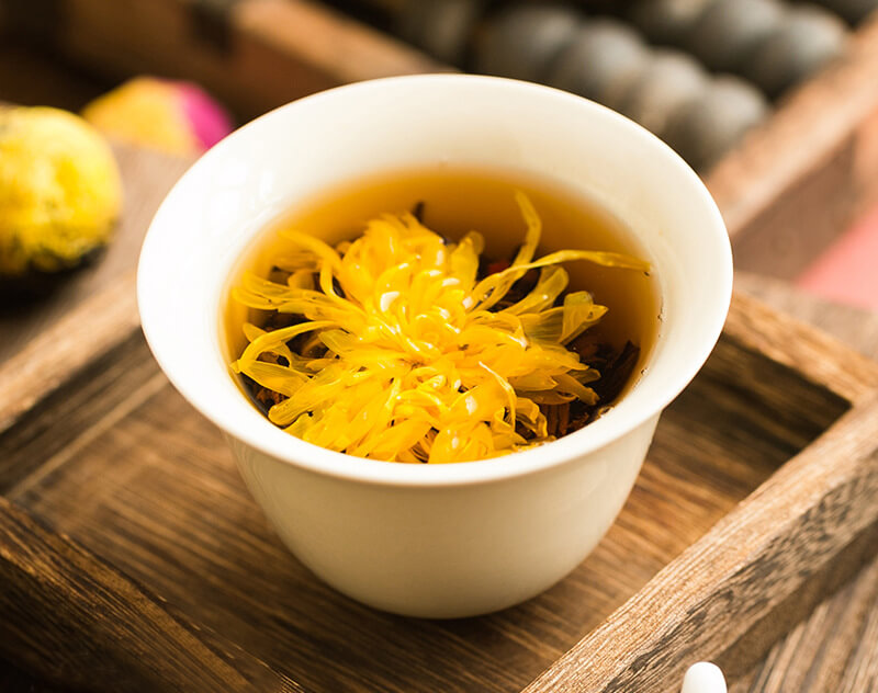 dried chrysanthemum flowers